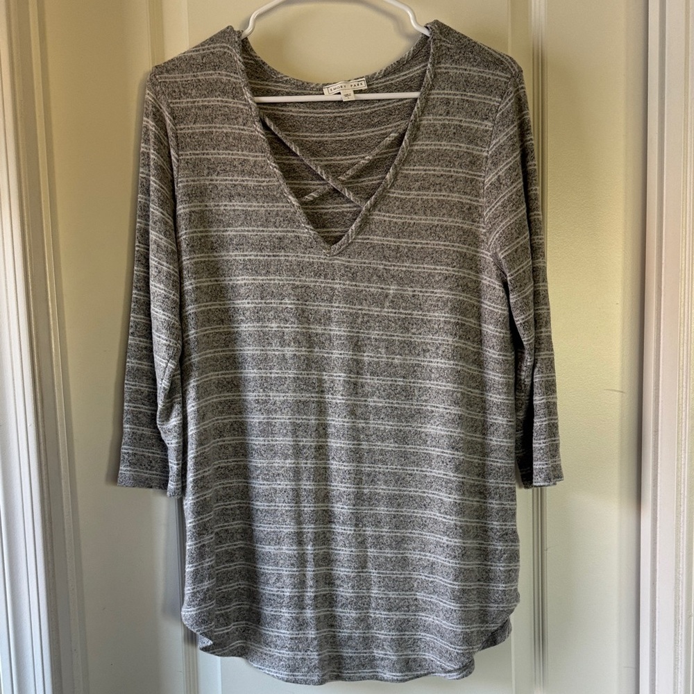 Emory Park Gray Striped V-Neck Top / A63